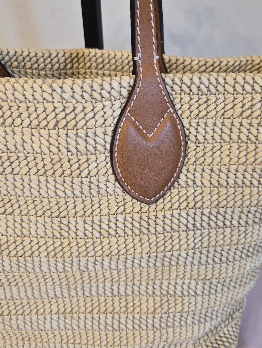 Authentic Gucci Horsebit 1955 bag featuring beige and brown oversized GG canvas - Picture 6 of 14